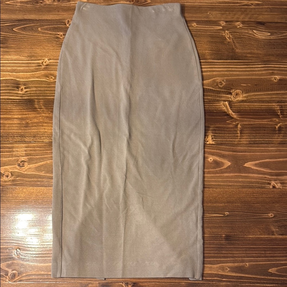 Aritzia Babaton Slim Skirt